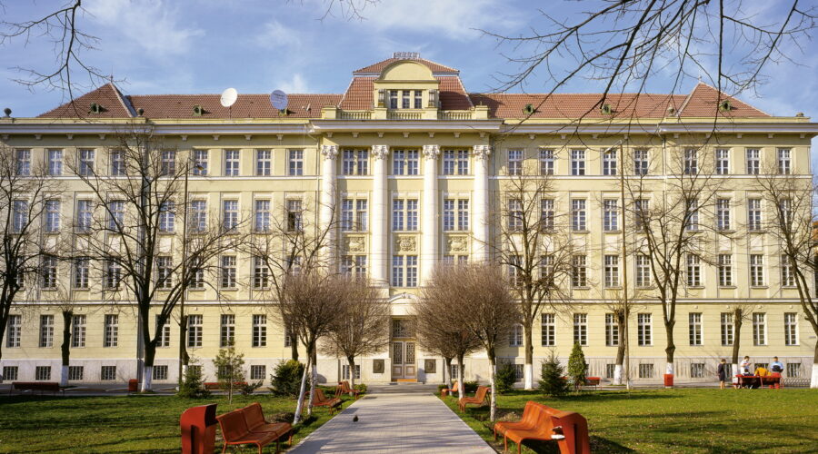 أفضل 5 جامعات في رومانيا: دليل شامل للطلاب الدوليين