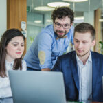 أشهر الوظائف المطلوبة في سوق العمل بحلول عام 2030 مع توقعات النمو والمهارات المستقبلية